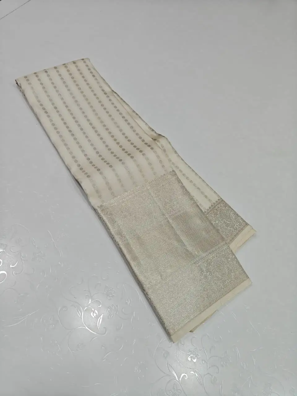Ivory Cream Diamond Butta Zari Border Kanchipuram Silk Saree